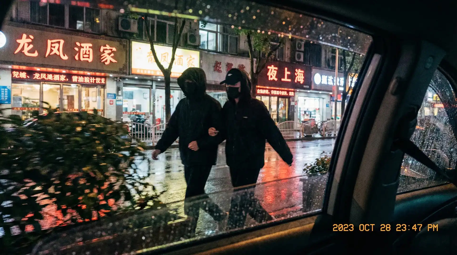 五一视频 - 顶流明星深夜密会现场抓拍照片